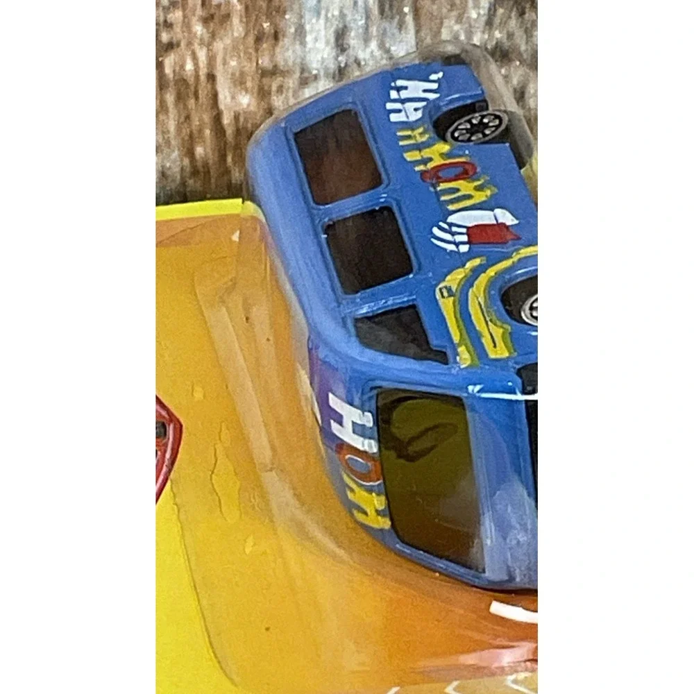 Die-Cast 1/64 Swift Runner Blue Van